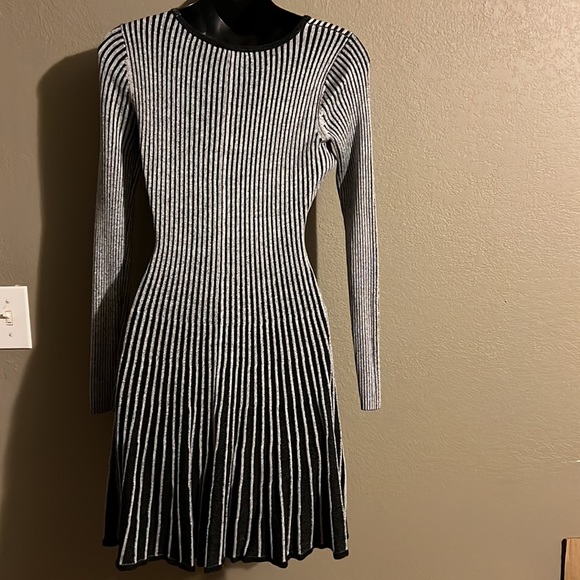 Express sweater dress - Picture 3 of 4